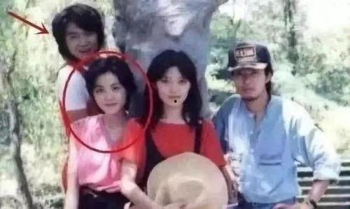 小乔吃瓜娱乐窦唯视频,揭秘音乐界背后的故事